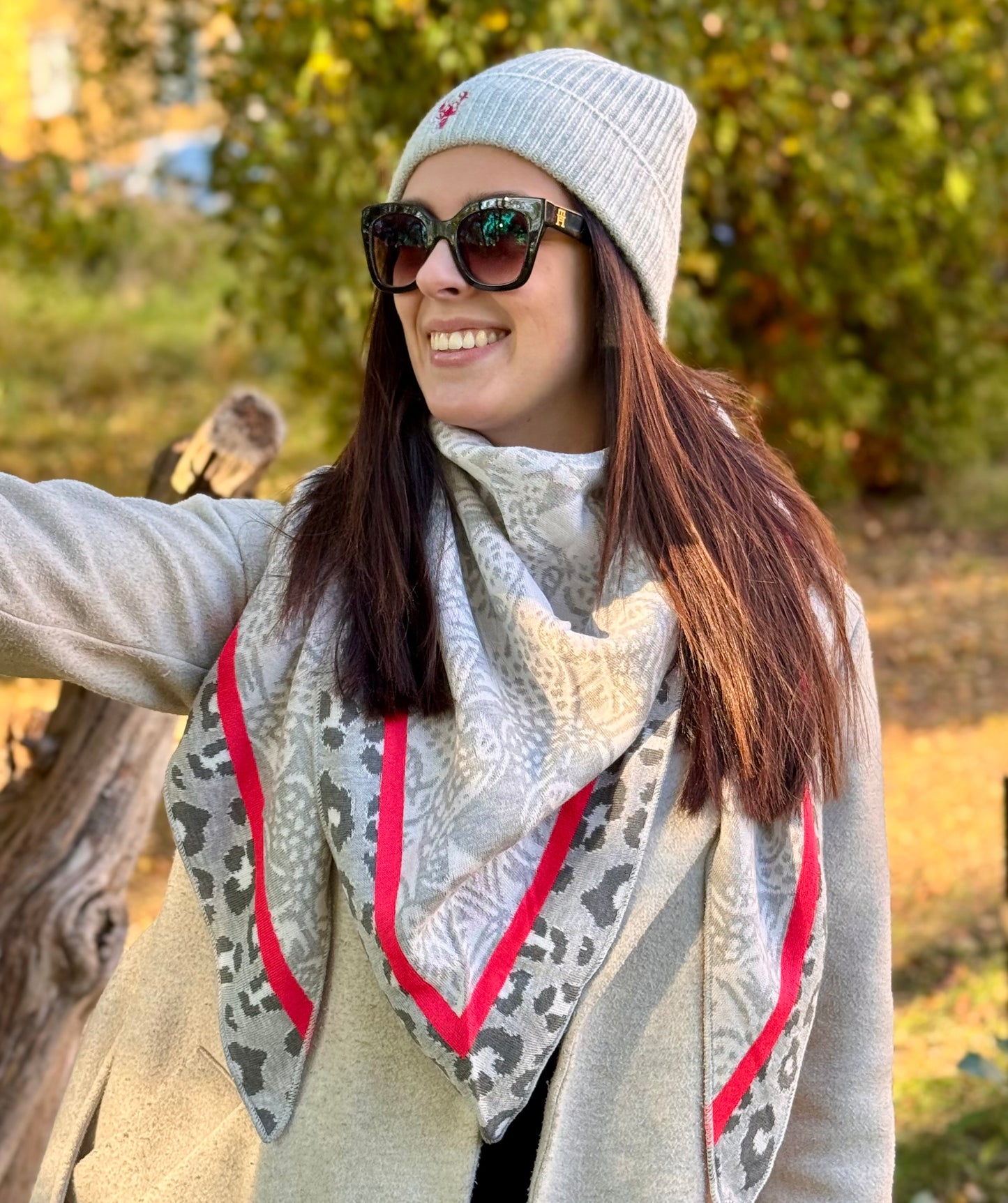 Zwillingsherz Schal „Angry Leo“ grau, rot